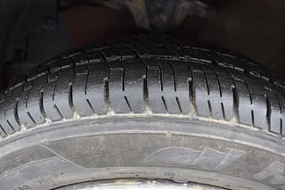 Used 2012 Hyundai Eon [2011-2018] Magna Petrol Manual tyres LEFT FRONT TYRE TREAD VIEW