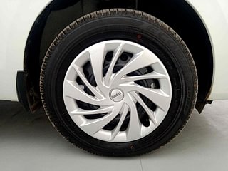 Used 2023 Toyota Rumion S 1.5l Petrol AT Petrol Automatic tyres RIGHT FRONT TYRE RIM VIEW