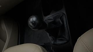 Used 2015 Hyundai Eon [2011-2018] Magna + Petrol Manual interior GEAR  KNOB VIEW