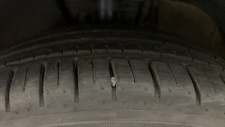 Used 2016 Volkswagen Vento [2015-2019] Highline Petrol AT Petrol Automatic tyres LEFT FRONT TYRE TREAD VIEW