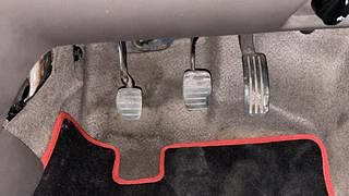 Used 2016 Renault Lodgy [2015-2019] 85 PS RXL Diesel Manual interior PEDALS VIEW