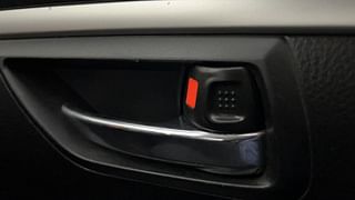 Used 2012 Maruti Suzuki Swift [2011-2017] VXi Petrol Manual top_features Central locking