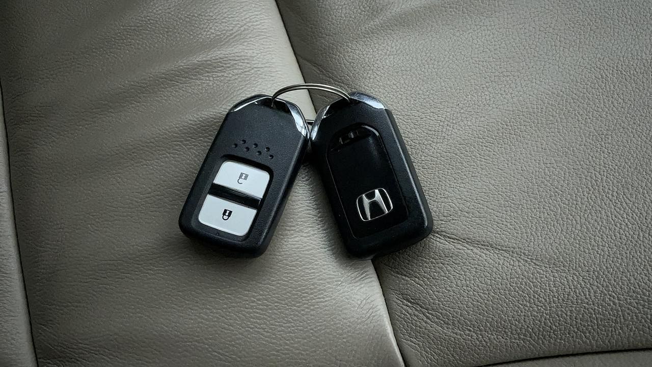 Used 2015 Honda CR-V [2013-2018] 2.4 AT Petrol Automatic extra CAR KEY VIEW