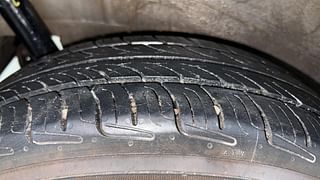 Used 2014 Maruti Suzuki Wagon R 1.0 [2010-2019] VXi Petrol Manual tyres RIGHT REAR TYRE TREAD VIEW