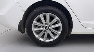 Used 2015 Hyundai Neo Fluidic Elantra [2012-2016] 1.8 SX MT VTVT Petrol Manual tyres RIGHT REAR TYRE RIM VIEW