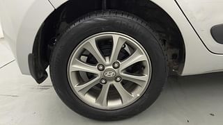 Used 2016 Hyundai Grand i10 [2013-2017] Asta 1.2 Kappa VTVT Petrol Manual tyres RIGHT REAR TYRE RIM VIEW