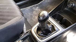 Used 2018 Maruti Suzuki Swift [2011-2017] LXi Petrol Manual interior GEAR  KNOB VIEW
