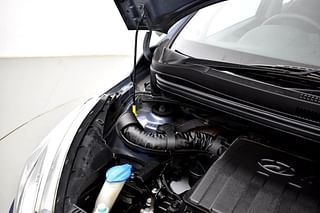 Used 2016 Hyundai Grand i10 [2013-2017] Magna AT 1.2 Kappa VTVT Petrol Automatic engine ENGINE RIGHT SIDE HINGE & APRON VIEW