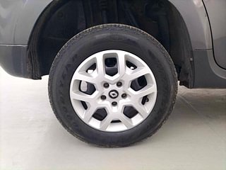 Used 2019 renault Duster 85 PS RXS MT Diesel Manual tyres RIGHT REAR TYRE RIM VIEW