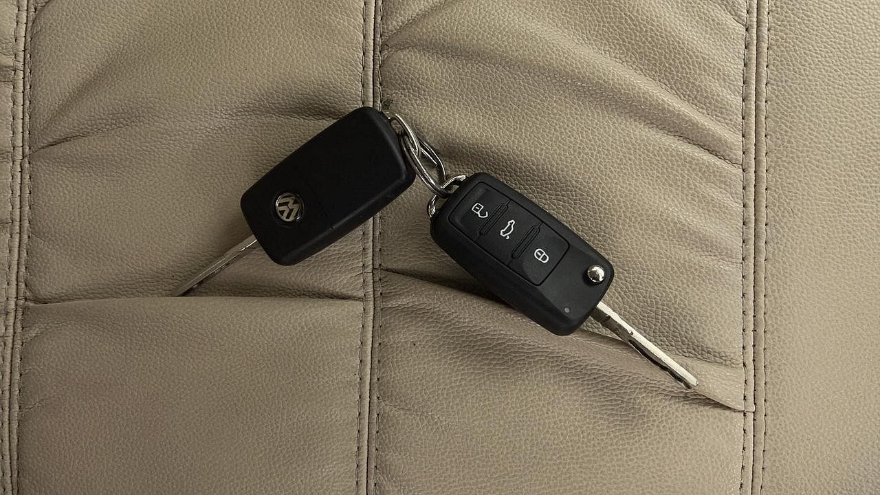Used 2011 Volkswagen Vento [2010-2015] Highline Petrol AT Petrol Automatic extra CAR KEY VIEW