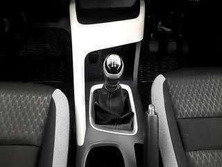Used 2021 Nissan Magnite XL Petrol Manual interior GEAR  KNOB VIEW