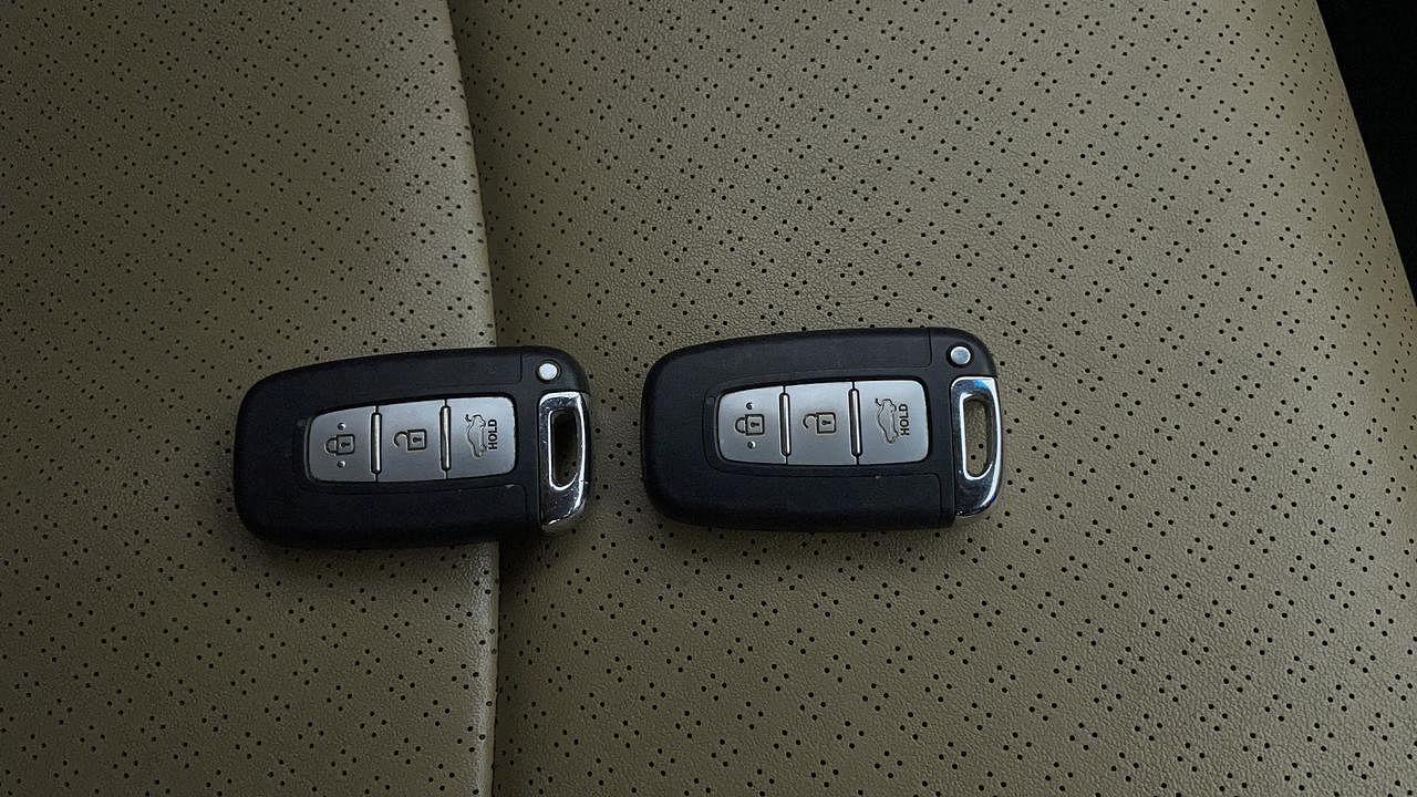 Used 2014 Hyundai Verna [2011-2015] Fluidic 1.6 CRDi SX Opt Diesel Manual extra CAR KEY VIEW