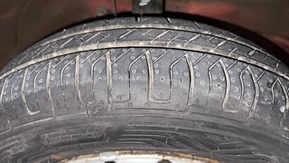 Used 2013 Maruti Suzuki Wagon R 1.0 [2013-2019] LXi CNG Petrol+cng Manual tyres RIGHT FRONT TYRE TREAD VIEW