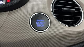 Used 2018 Hyundai Grand i10 [2017-2020] Asta 1.2 Kappa VTVT Petrol Manual top_features Keyless start