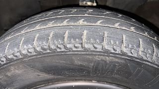 Used 2017 Renault Kwid [2015-2019] 1.0 RXT AMT Opt Petrol Automatic tyres LEFT FRONT TYRE TREAD VIEW