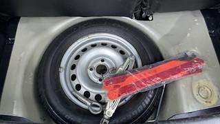 Used 2016 Maruti Suzuki Swift [2014-2017] LXI (O) Petrol Manual tyres SPARE TYRE VIEW