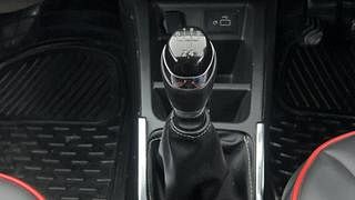 Used 2020 Renault Kwid 1.0 RXT Opt Petrol Manual interior GEAR  KNOB VIEW