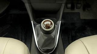 Used 2015 Toyota Etios Liva [2010-2017] VX Petrol Manual interior GEAR  KNOB VIEW