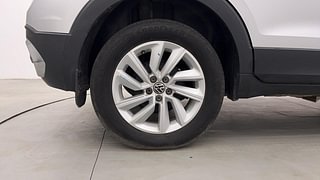 Used 2022 Volkswagen Taigun Highline 1.0 TSI MT Petrol Manual tyres RIGHT REAR TYRE RIM VIEW