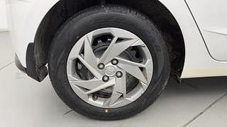 Used 2020 Hyundai New i20 Magna 1.2 MT Petrol Manual tyres RIGHT REAR TYRE RIM VIEW