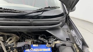 Used 2018 Hyundai Elite i20 [2018-2020] Magna Executive 1.2 Petrol Manual engine ENGINE LEFT SIDE HINGE & APRON VIEW