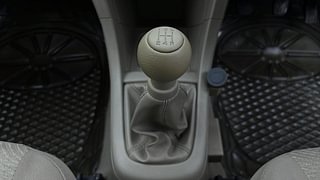 Used 2014 Maruti Suzuki Swift Dzire [2012-2017] LDI Diesel Manual interior GEAR  KNOB VIEW