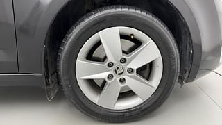 Used 2017 Skoda Octavia [2017-2018] 1.8 TSI AT Ambition + Petrol Automatic tyres RIGHT FRONT TYRE RIM VIEW