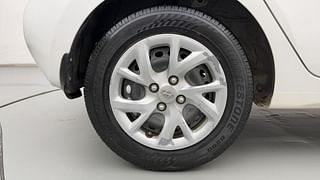 Used 2018 Hyundai Grand i10 [2017-2020] Magna AT 1.2 Kappa VTVT Petrol Automatic tyres RIGHT REAR TYRE RIM VIEW