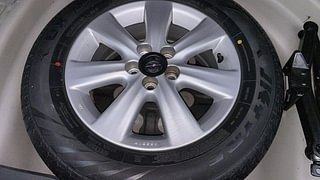 Used 2011 Toyota Corolla Altis [2008-2011] 1.8 G Petrol Manual tyres SPARE TYRE VIEW