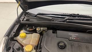 Used 2013 Ford Figo [2010-2015] Duratorq Diesel Titanium 1.4 Diesel Manual engine ENGINE RIGHT SIDE HINGE & APRON VIEW