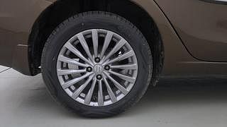 Used 2017 maruti-suzuki Ciaz Alpha Petrol AT Petrol Automatic tyres RIGHT REAR TYRE RIM VIEW
