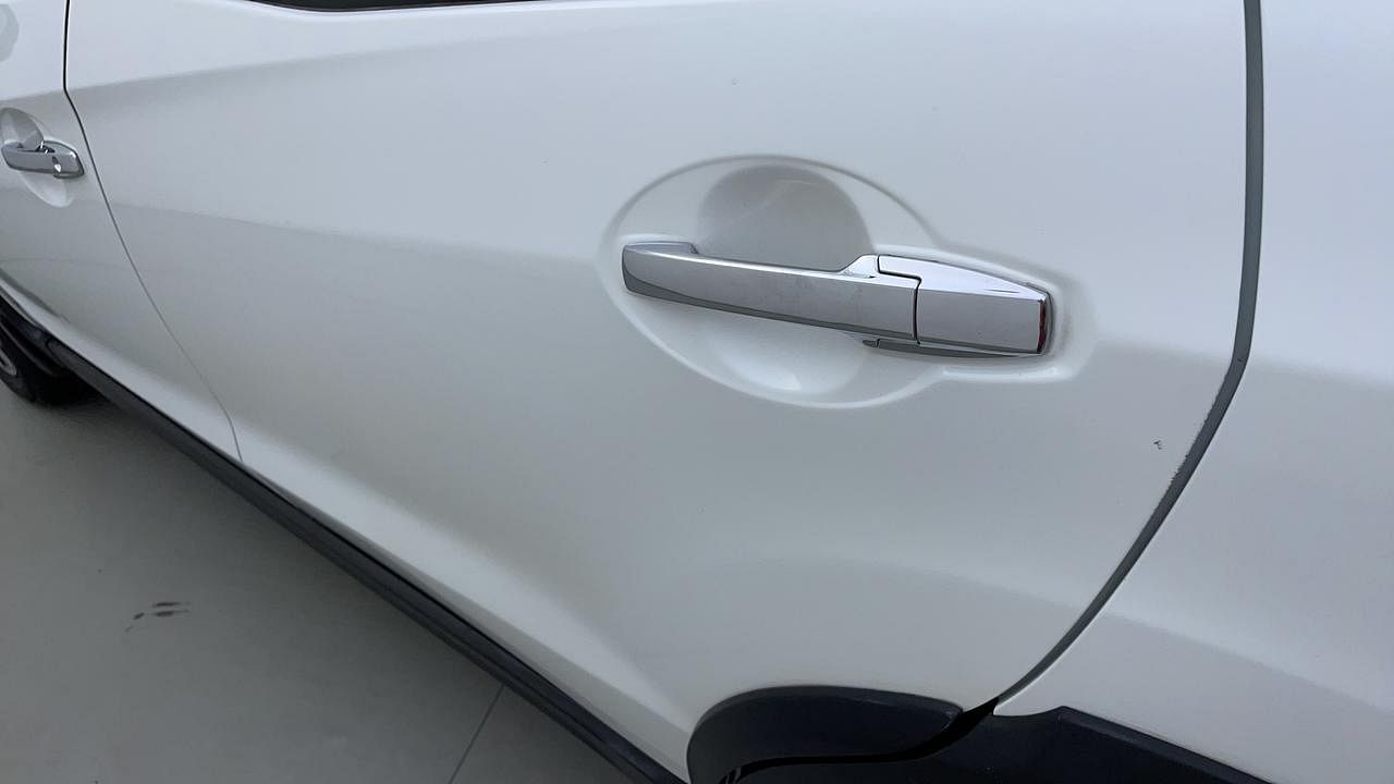 Used 2017 Honda BR-V [2016-2020] V MT Petrol Petrol Manual dents MINOR SCRATCH