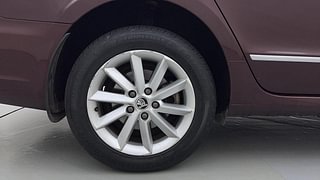 Used 2014 Skoda Superb [2014-2016] Elegance 1.8 TSI AT Petrol Automatic tyres RIGHT REAR TYRE RIM VIEW