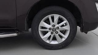 Used 2016 Toyota Innova Crysta [2016-2020] 2.4 G Diesel Manual tyres RIGHT FRONT TYRE RIM VIEW