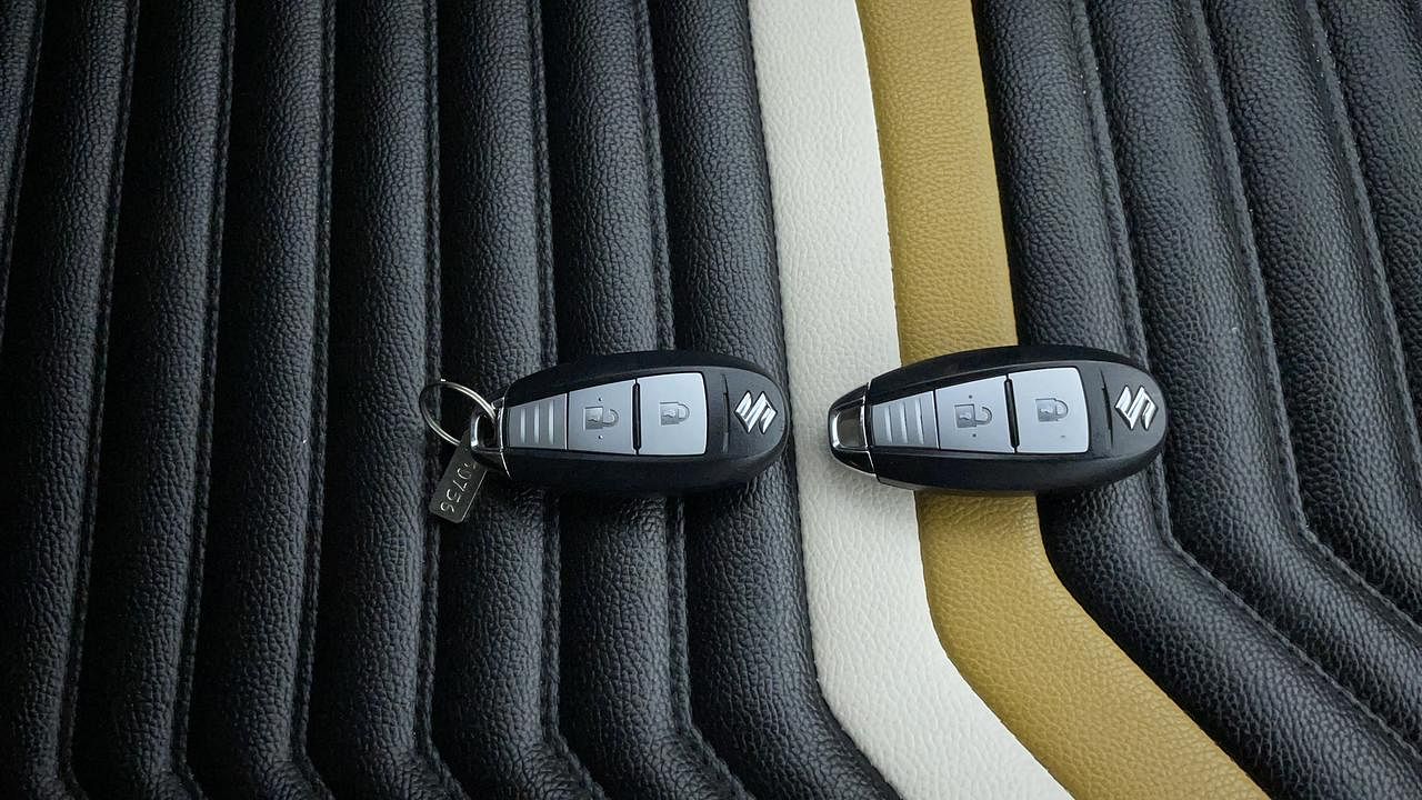 Used 2017 Maruti Suzuki Vitara Brezza [2016-2020] ZDI PLUS Dual Tone Diesel Manual extra CAR KEY VIEW