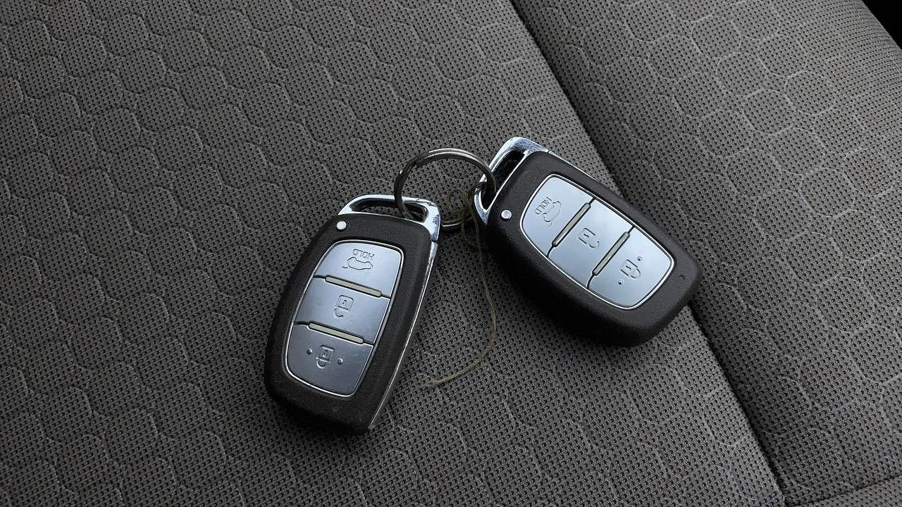 Used 2016 Hyundai Elite i20 [2014-2018] Asta 1.2 Petrol Manual extra CAR KEY VIEW