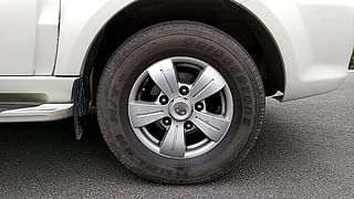Used 2014 Tata Safari Storme [2015-2019] 2.2 VX 4x2 Diesel Manual tyres RIGHT FRONT TYRE RIM VIEW