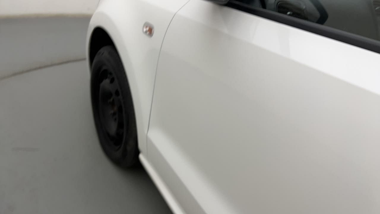 Used 2015 Volkswagen Polo [2015-2019] Comfortline 1.2L (P) Petrol Manual dents MINOR DENT