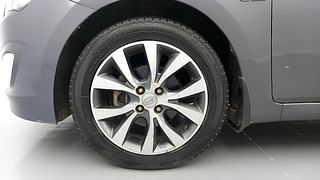 Used 2017 Hyundai Fluidic Verna 4S [2015-2017] 1.6 CRDi SX (O) AT Diesel Automatic tyres LEFT FRONT TYRE RIM VIEW