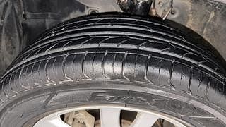 Used 2014 Honda Brio [2011-2016] V MT Petrol Manual tyres LEFT FRONT TYRE TREAD VIEW