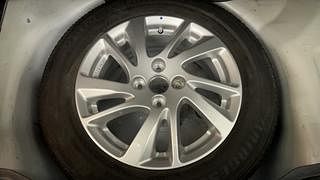 Used 2014 Maruti Suzuki Swift [2011-2015] ZXi ABS Petrol Manual tyres SPARE TYRE VIEW
