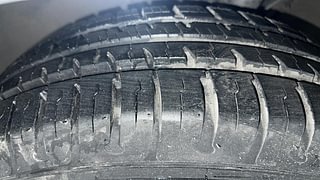 Used 2017 Hyundai Elite i20 [2014-2018] Sportz 1.2 Petrol Manual tyres LEFT FRONT TYRE TREAD VIEW