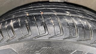 Used 2010 Hyundai i10 [2007-2010] Magna 1.2 Petrol Petrol Manual tyres RIGHT FRONT TYRE TREAD VIEW