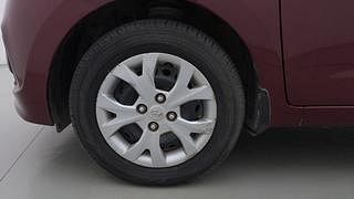 Used 2015 Hyundai Grand i10 [2013-2017] Magna 1.2 Kappa VTVT Petrol Manual tyres LEFT FRONT TYRE RIM VIEW