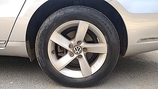 Used 2012 Volkswagen Passat [2011-2014] Highline DSG Diesel Automatic tyres LEFT REAR TYRE RIM VIEW
