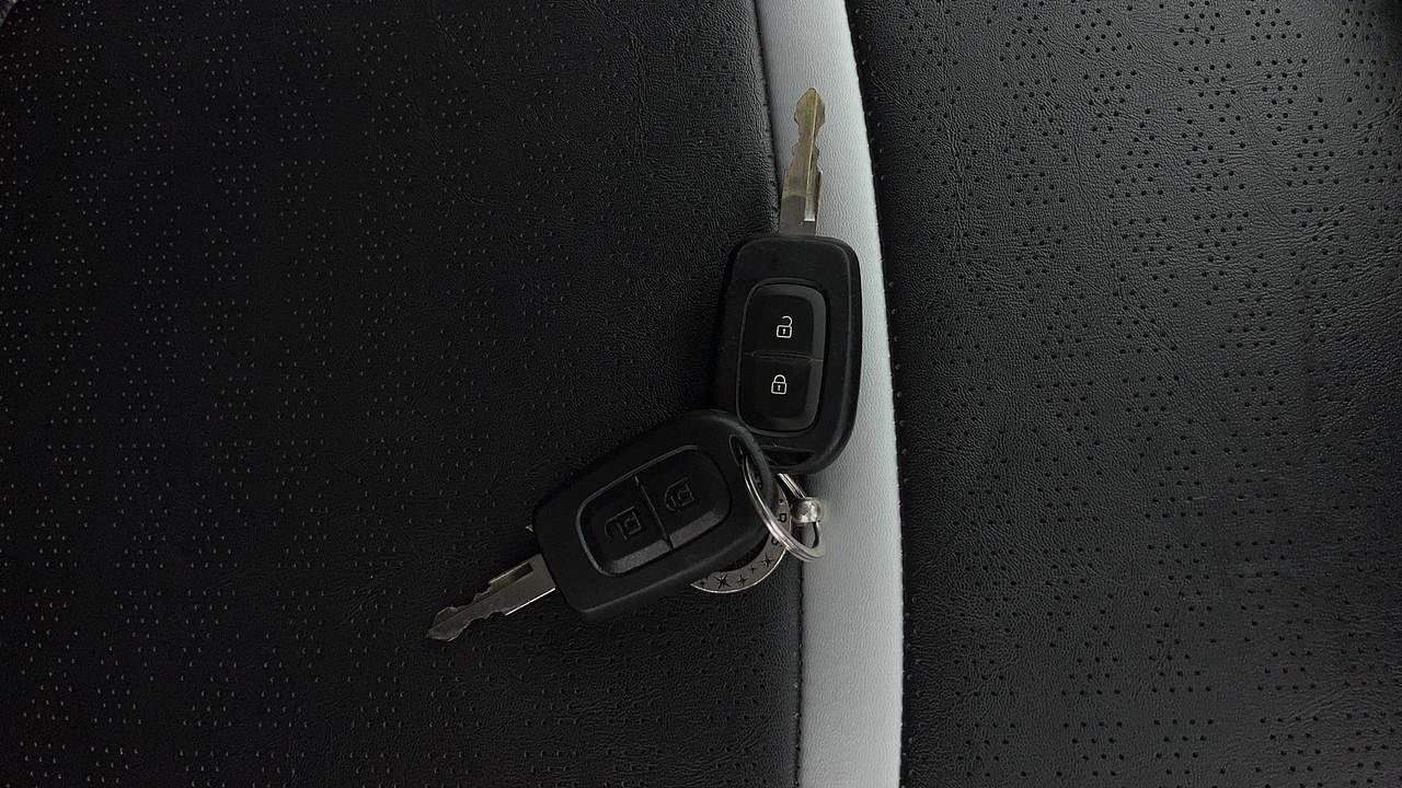Used 2021 Renault Kwid 1.0 RXT AMT Opt Petrol Automatic extra CAR KEY VIEW