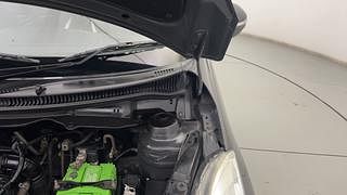 Used 2015 Maruti Suzuki Swift [2011-2017] VXi Petrol Manual engine ENGINE LEFT SIDE HINGE & APRON VIEW