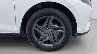 Used 2022 Hyundai New i20 Sportz 1.2 MT Petrol Manual tyres RIGHT FRONT TYRE RIM VIEW