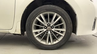 Used 2016 Toyota Corolla Altis [2014-2017] GL Petrol Petrol Manual tyres RIGHT FRONT TYRE RIM VIEW