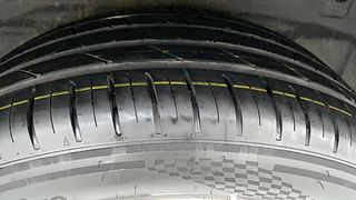 Used 2018 Tata Hexa [2016-2020] XTA Diesel Automatic tyres RIGHT REAR TYRE TREAD VIEW